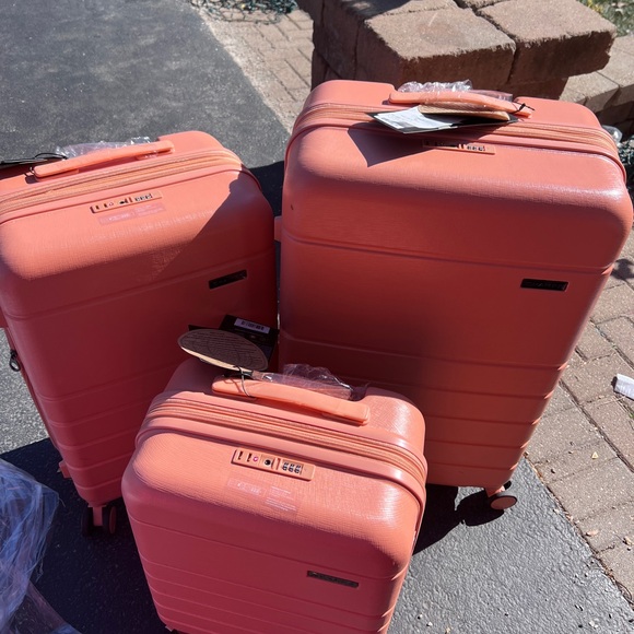 Champs 3 piece luggage set - Picture 3 of 8